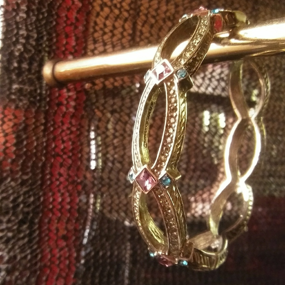 Heidi Daus Armed with Charm jeweled hinged bangle - Picture 7 of 7